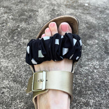 Load image into Gallery viewer, Birki Scrunchie - Black