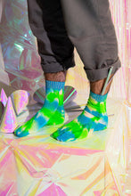Load image into Gallery viewer, Glow Blue/Fluro Green Tie-Dye Reflective Hemp Socks
