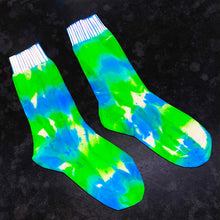 Load image into Gallery viewer, Glow Blue/Fluro Green Tie-Dye Reflective Hemp Socks
